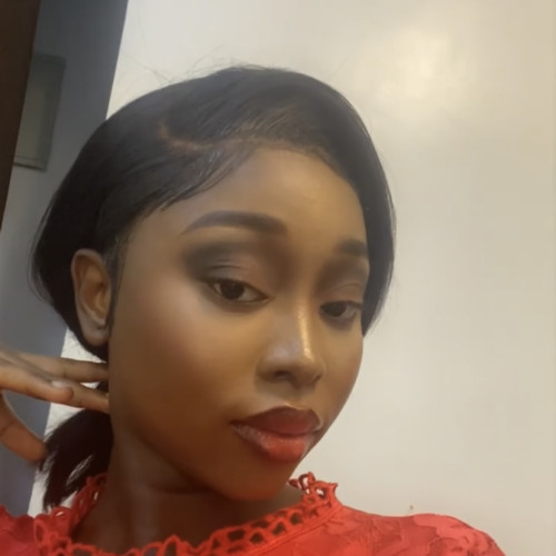 Vee V. profile photo
