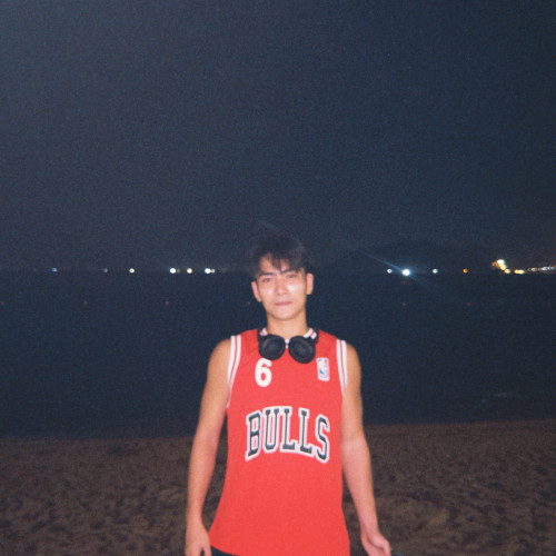 bin F. profile photo