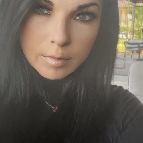 Isabela R. profile photo
