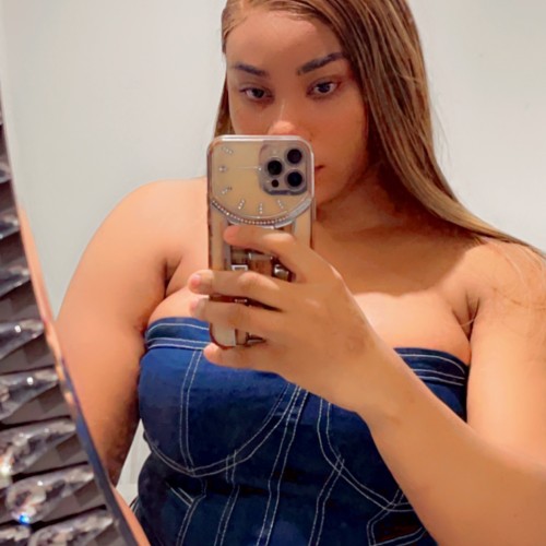 Vicky C.