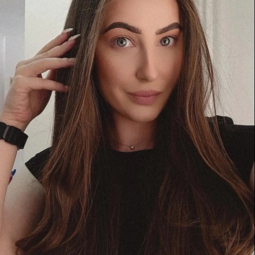 Ellie G.