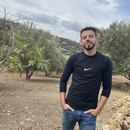 أسامة ب.