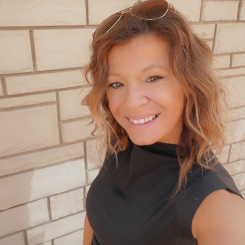 Julie W. profile photo