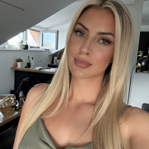 Dinela C. profile photo