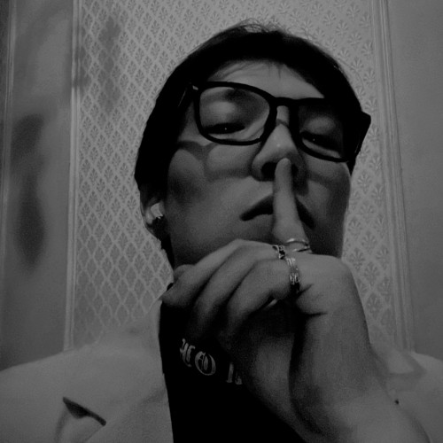Lee M.