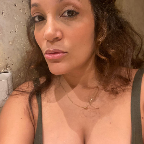Elvia C. profile photo
