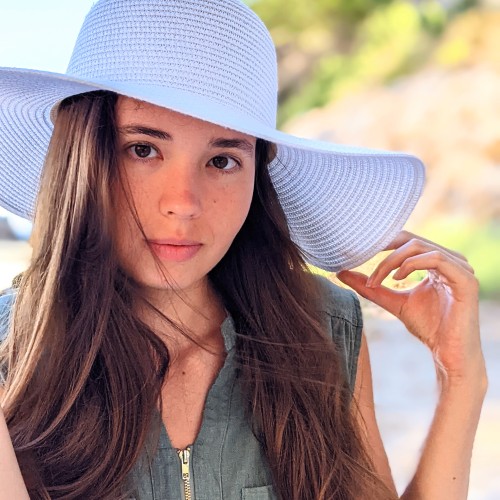 Alexandra  L.