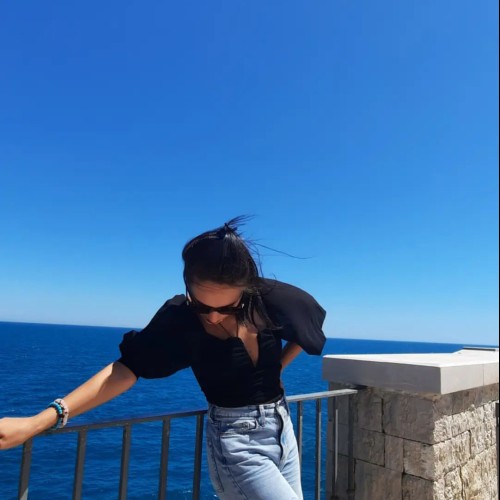 nina r.
