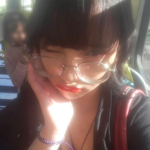 Mia B.
