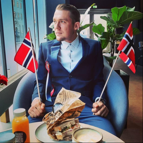 Lukas S.