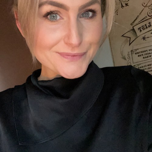 Ester R. profile photo