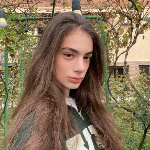Lia T.
