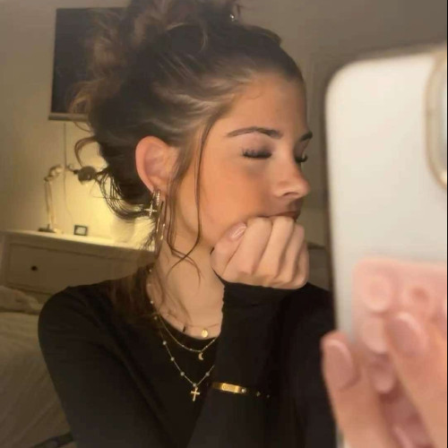 Chloe b. profile photo