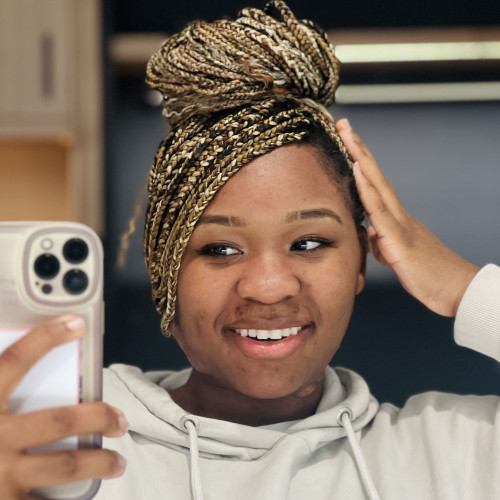 Niyera E. profile photo