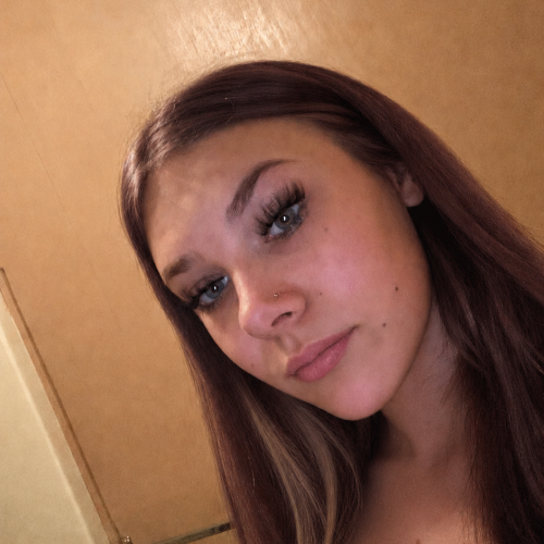 Clo  m. profile photo