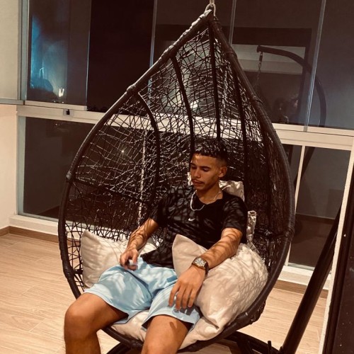 aly m. profile photo