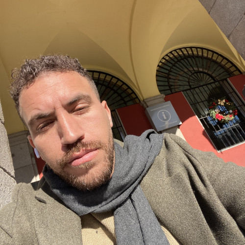 Red O. profile photo