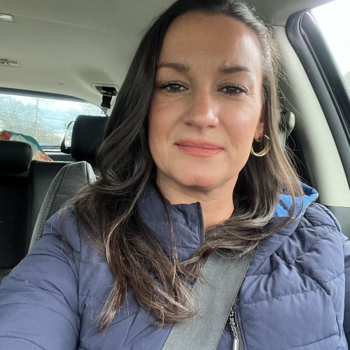 Elizabeth  R. profile photo