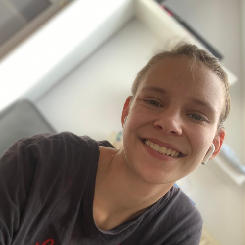 Julie M. profile photo
