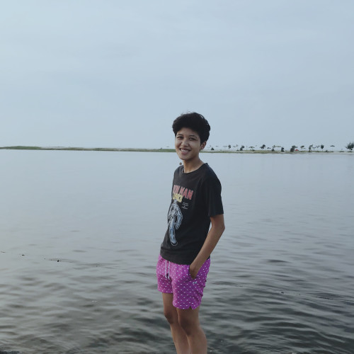 Dinda F.