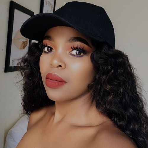 Zee  . profile photo