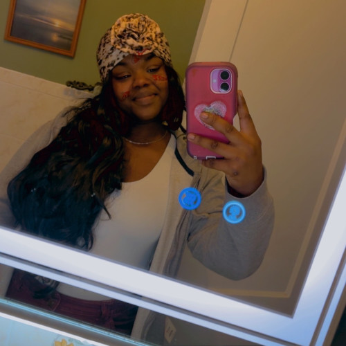 Yesmine P. profile photo