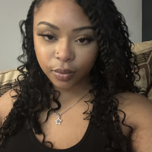 Launa  R. profile photo