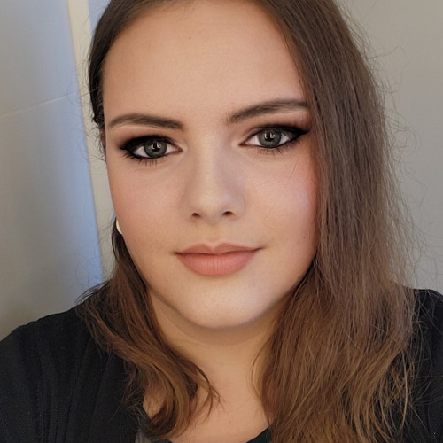 Ari H.