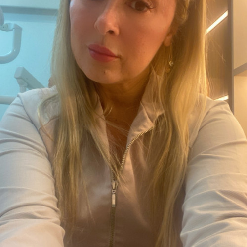 Isabela R. profile photo