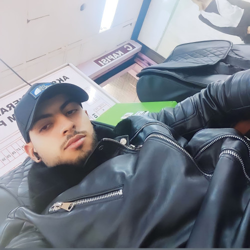 Azize L. profile photo