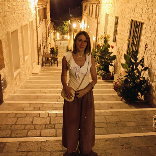 Eliana C. profile photo