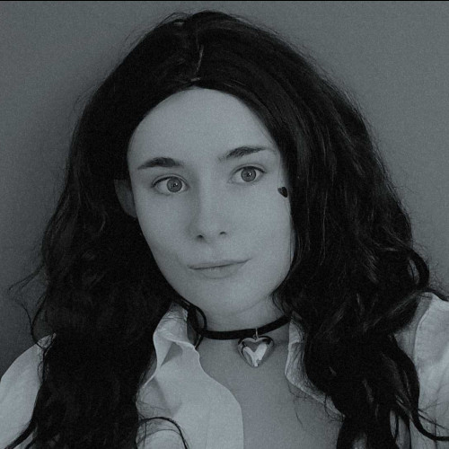 Esme L. profile photo