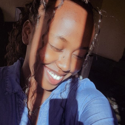 kelly  . profile photo