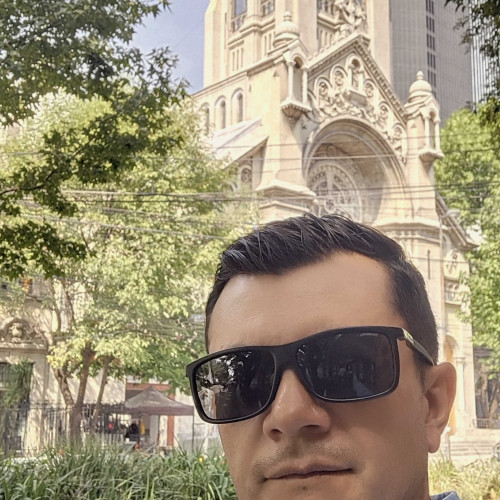 carlos V. profile photo