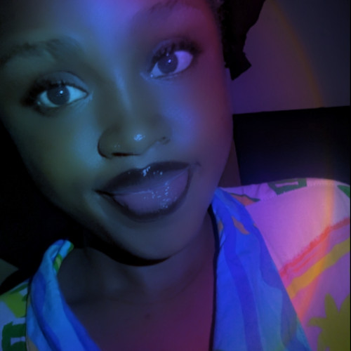 Vee V. profile photo
