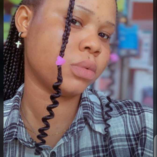 Ladebi favour  E. profile photo