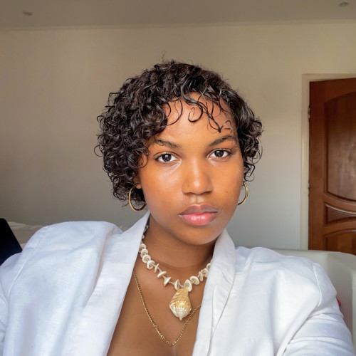 Paule  B. profile photo