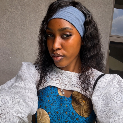 Akinsanya  T. profile photo