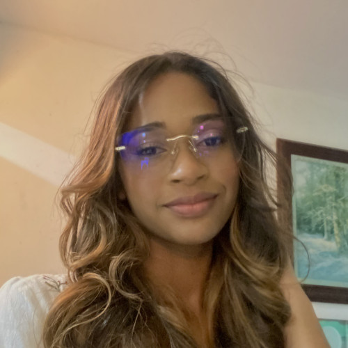 Adrielly L.