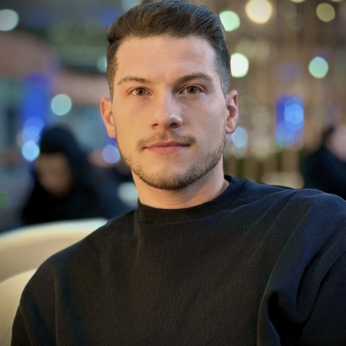 Simon P.