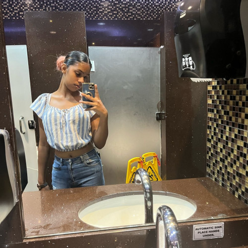 Shania S.