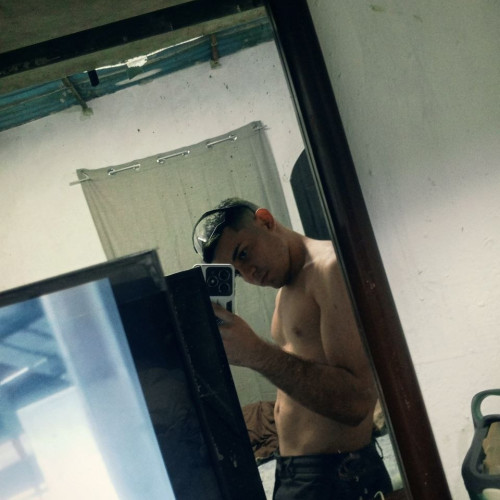 yonaiquer l. profile photo