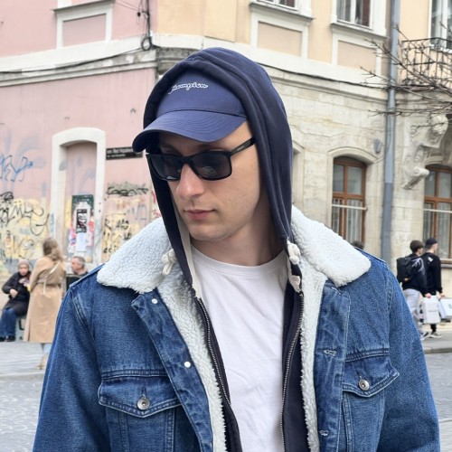 Dmytro R.