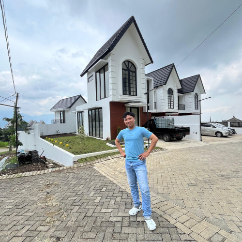 Akhmad  A.