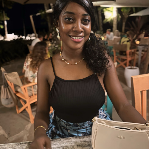 Roseline  O. profile photo