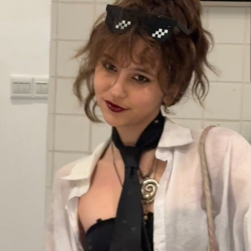 Lizi  R.