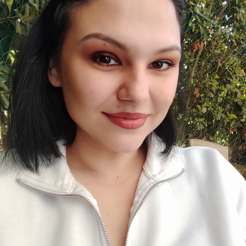 Yana S.