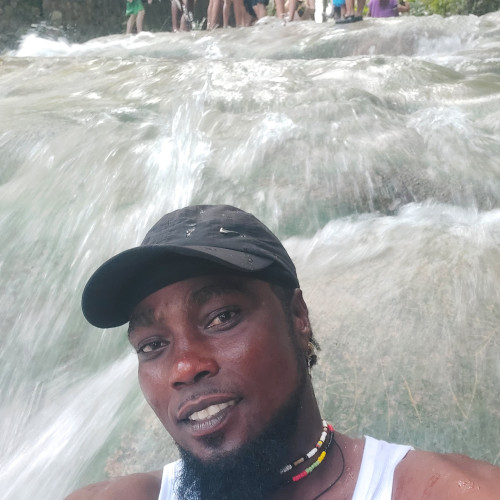 Oneil M. profile photo