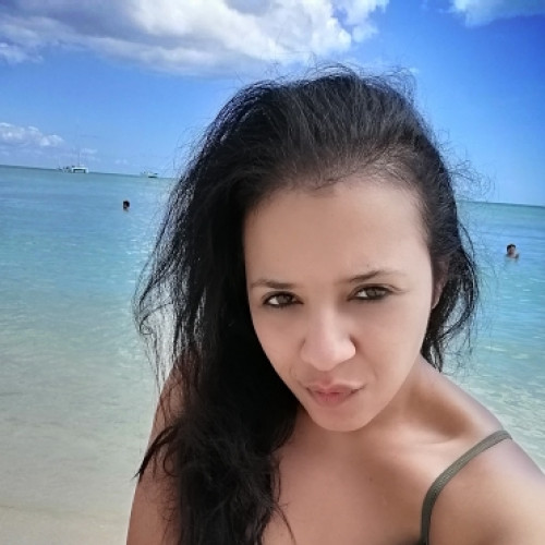 Thais  R. profile photo