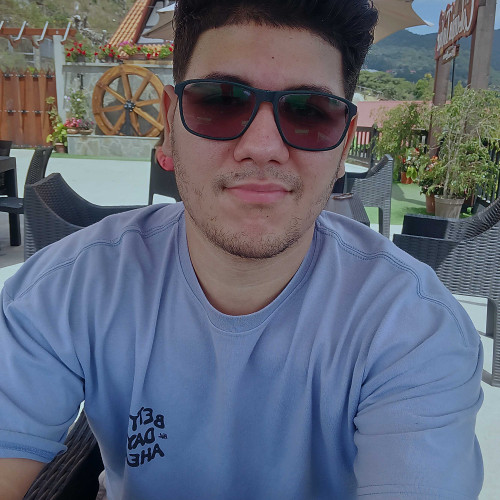 Luis R.